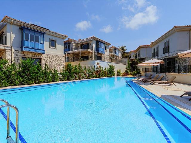 Kuşadası Marina Mevkii Taş Konsept Müstakil 4+1 Şahane Villa