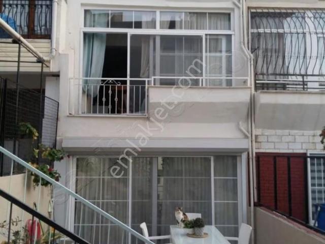 Kuşadası Marina Mevkiinde Mavi Yaka Sitesi'nde Satılık 4+1 Villa