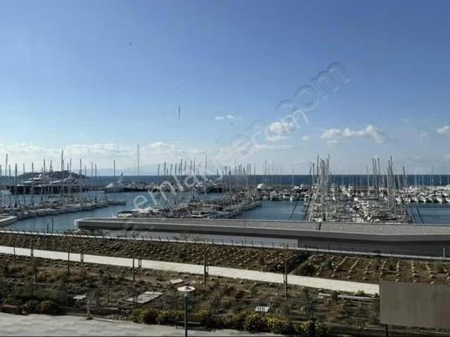 Kuşadası Marinada Deniz Manzaralı Eşyalı Kiralık Yalı Dairesi