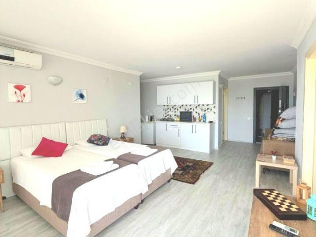 Kuşadası Marinada Denize Sıfır Aylık,sezonluk 3ay Kiralık 1+1 Eşyalı Daire