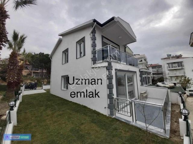 Kuşadası Marinada Devlet Hastanesi Karşısında Kiralık Villa