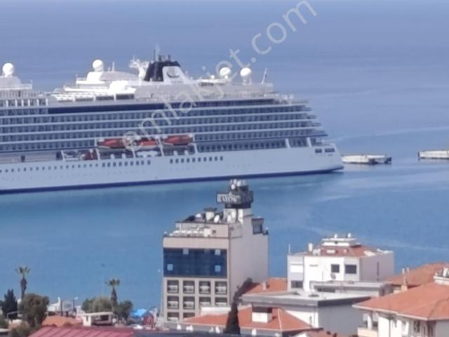 Kuşadası Marinada Satılık Panoramik Deniz Manzaralı Daire