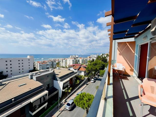 Kuşadası Marinada 1+1 Deniz Manzaralı Eşyalı Daire