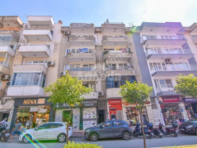 Kuşadası Merkez Cumhuriyet Mahallesinde Satılık 2+1 Daire