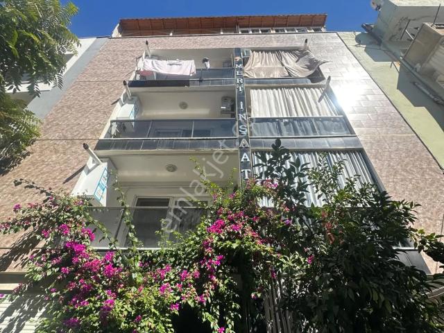 Kuşadası Merkez’de Sahile 200m 2+1 Sıfır Eşyalı Kiralık Daire