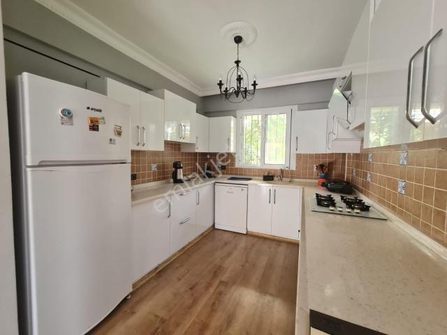 Kuşadası Merkezde Masrafsız Satılık 3+1 Villa