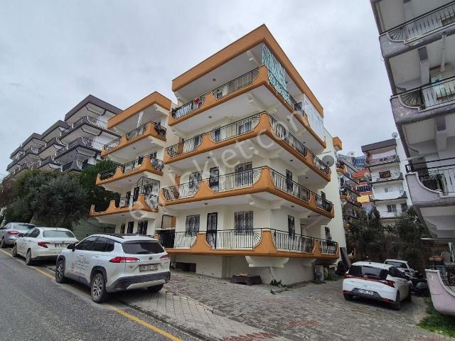 Kuşadası Merkezde, Çarşıya Yürüyüş Mesafesinde 3+1 Satılık Daire
