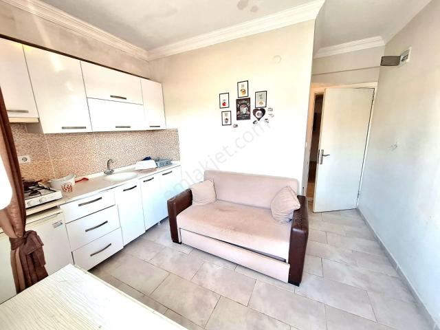 Kuşadası Merkezde Deniz Manzaralı 1+1 Eşyalı Kiralık Apart Daire