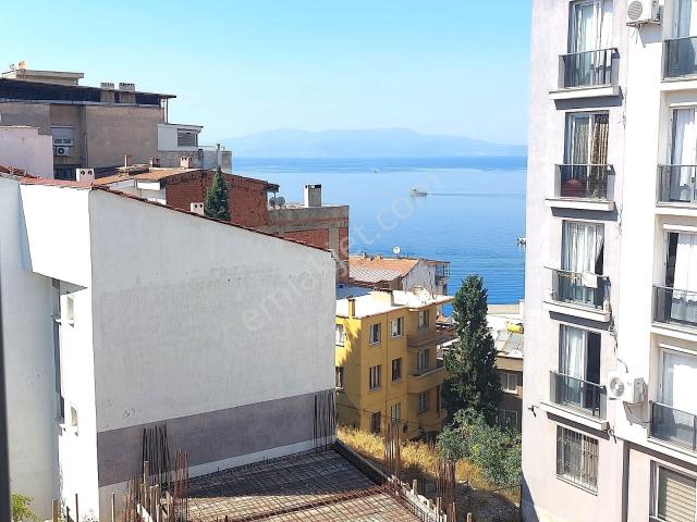 Kuşadası Merkezde Deniz Manzaralı 2+1 Satılık Daire