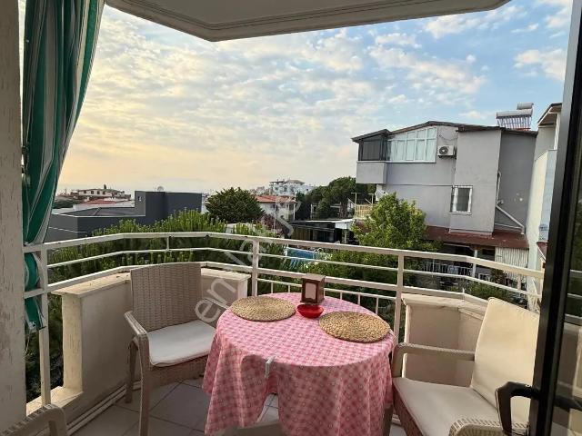 Kuşadası Merkezde Deniz Manzaralı, 3+1 Satılık Daire