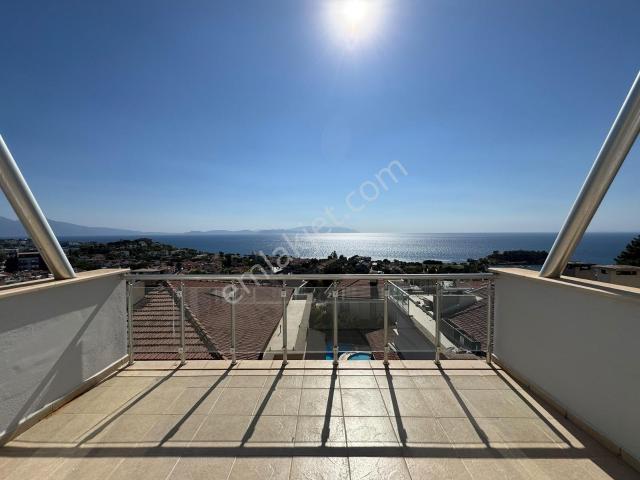 Kuşadası Merkezde Eşsiz Deniz Manzaralı 4+2 Villa