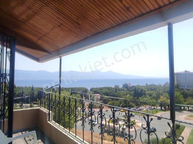 Kuşadası Merkezde Full Deniz Manzaralı 4+1 Veya 5+1 E Çevrilebilir Villa