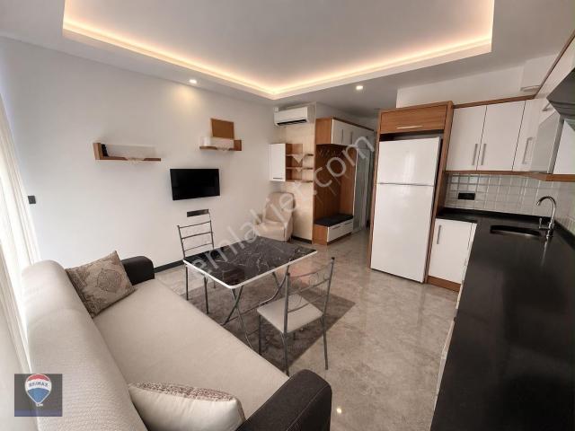 Kuşadası Merkezde Full Eşyalı 1+1 Daire