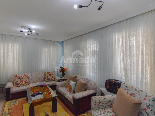 Kuşadası Merkezde Geniş Bahçeli 3+1 Giriş Katı Daire
