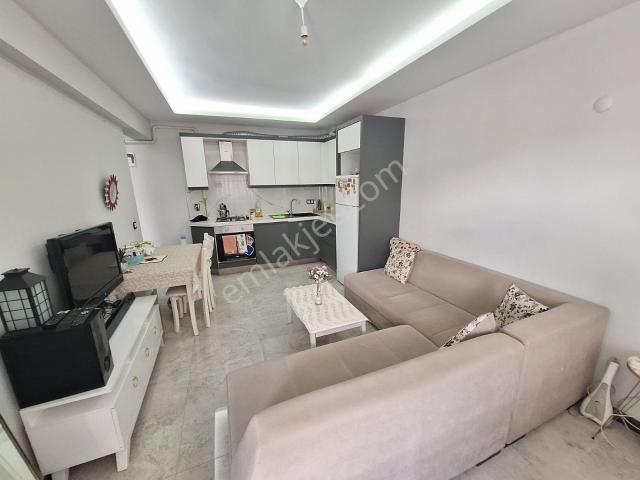 Kuşadası Merkezde Genìş Ferah 1+1 Eşyalı Kìralık Daīre