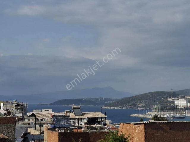 Kuşadası Merkezde Geniş Ve Ferah Deniz Manzaralı 2+1 Daire