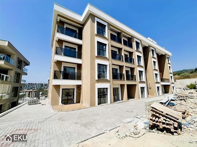 Kuşadası merkezde havuzlu site içinde satılık sıfır 1+1 daire.