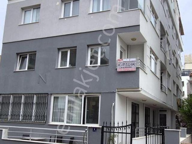 Kuşadası Merkezde Heryere Yürüme Mesafesinde 3+1 Kiralık