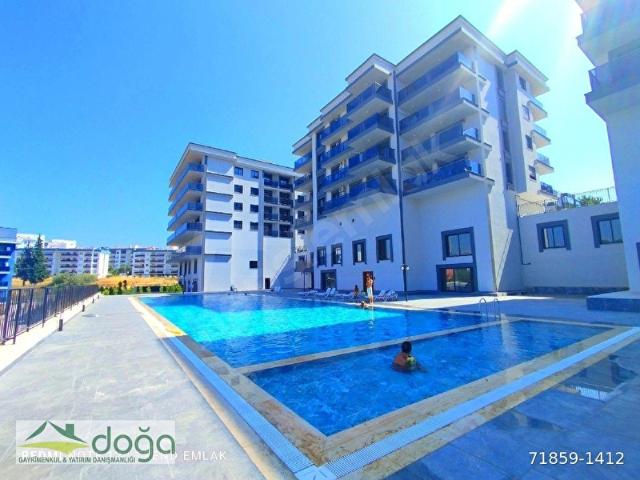 Kuşadası Merkezde Kapalı Otaparkli Havuzlu Site İçerisinde 2+1 Satılık Doğalgazlı Daireler