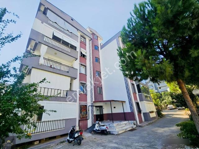 Kuşadası Merkezde Kiralık Doğalgazlı 3+1 Eşyasız Daire