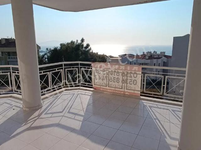 Kuşadası Merkezde Kiralık Manzaralı Doğalgazlı 3+1 Daire