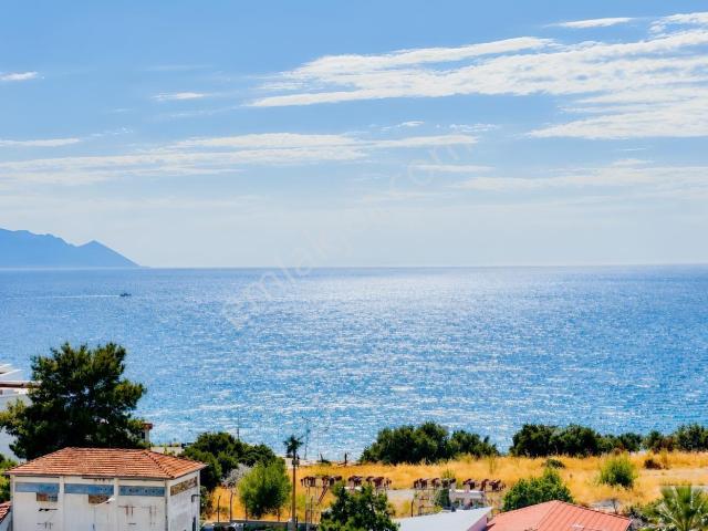 Kuşadası Merkezde Panaromik Deniz Manzaralı 5+1 Satılık Villa