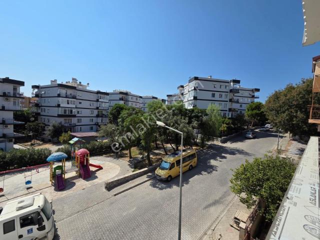 Kuşadası Merkezde Plaja Alışveriş Merkezine Yakın 2+1 Sıfır Daire