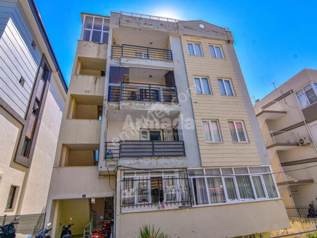 Kuşadası Merkez'de Satılık 3+1 Daire