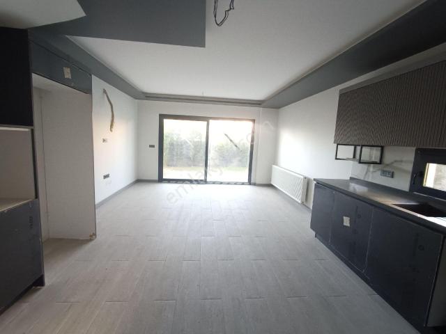 Kuşadası Merkezde Satılık 3+1 Sıfır Bahçe Dublex Daire