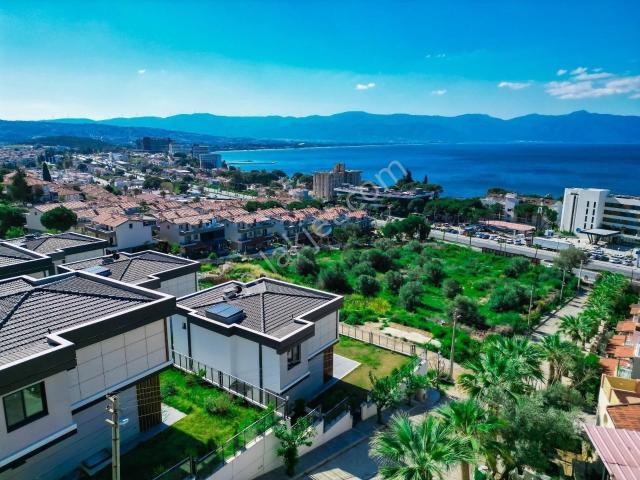 Kuşadası Merkezde Satılık 4+1