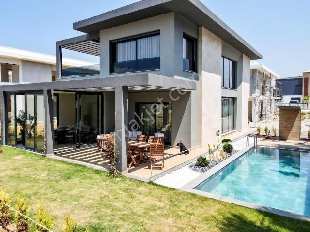 Kuşadası Merkezde Satılık 4+1 6+1 Vtiplla