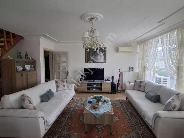 Kuşadası Merkezde Satılık 4+1 Çatıdublex