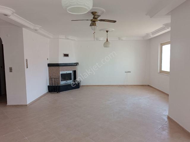Kuşadası Merkezde Satılık 4+1 Deniz Manzaralı Villa