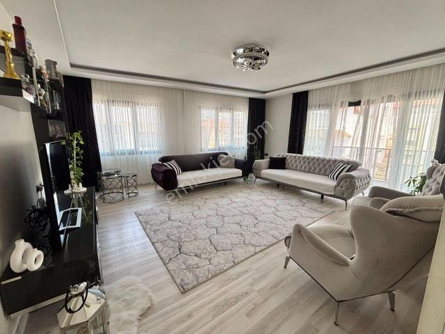 Kuşadası Merkezde Satılık 5+1 Daire