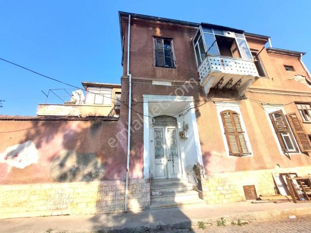 Kuşadası Merkez'de Satılık 5+2 Dublex Tam Müstakil Ev