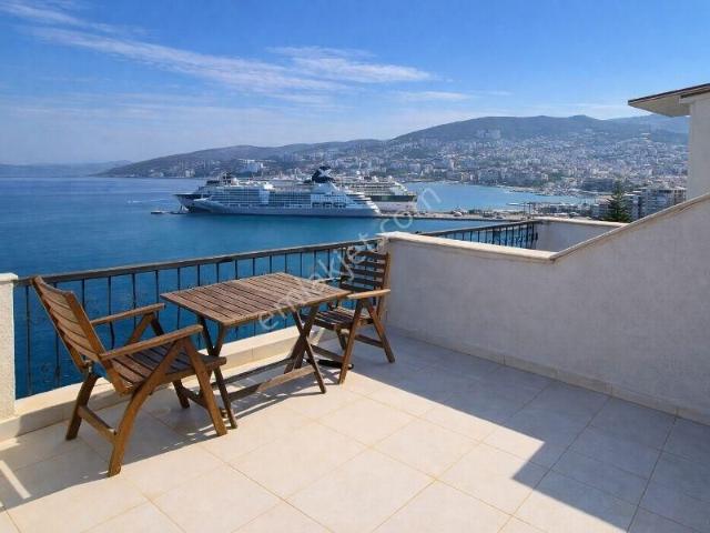 Kuşadası Merkezde 160 M² Emsalsiz 3+1 Satılık Villa