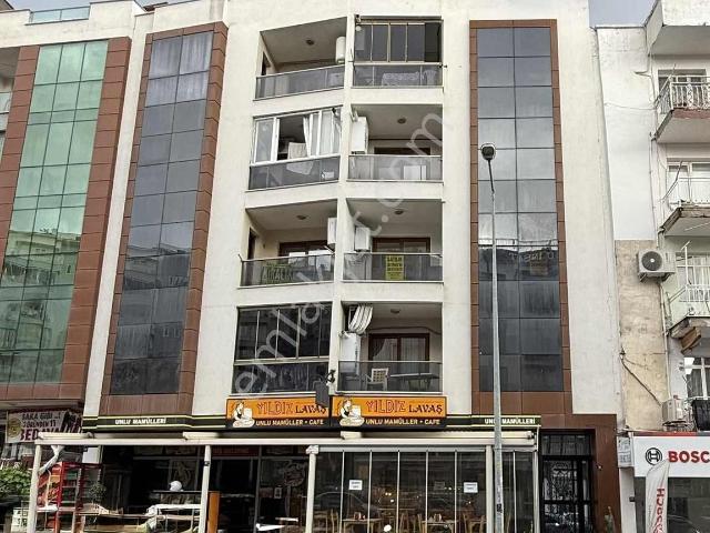 Kuşadası Merkeze Yakın Cadde Üzeri 2+1 Arakat Satılık Daire