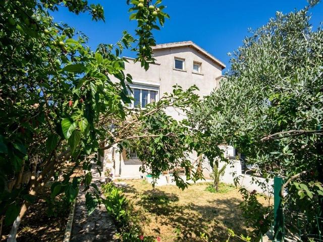 Kuşadası Merkeze Yakın Eşyalı doğalgazlı 4+1 Kiralık Villa