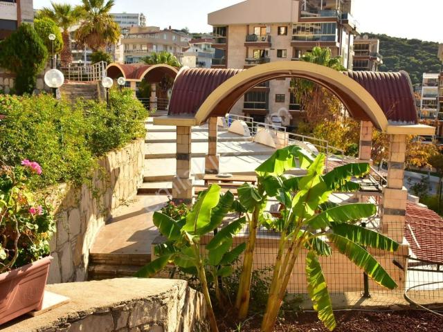 Kuşadası Merkeze Yakın Ful Manzara Dubleks 3+2 Lüx Site Satılık