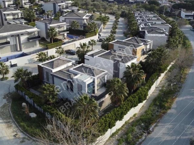 Kuşadası Merkeze Yakın Özel Yapım Müstakil Villa