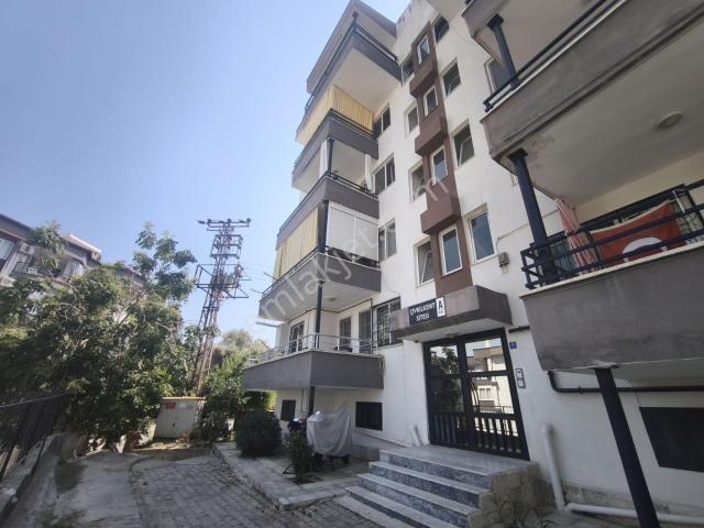 Kuşadası Merkeze Yürüme Mesafesinde Asansörlü Ferah 3+1 Daire!