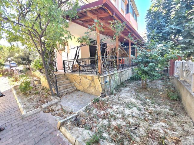Kuşadası Merkezi Konumda Doğalgazlı Eşyalı Villa