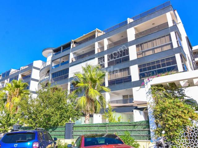 Kuşadası Merkezi Konumda Özel Havuzlu Dubleks Daire