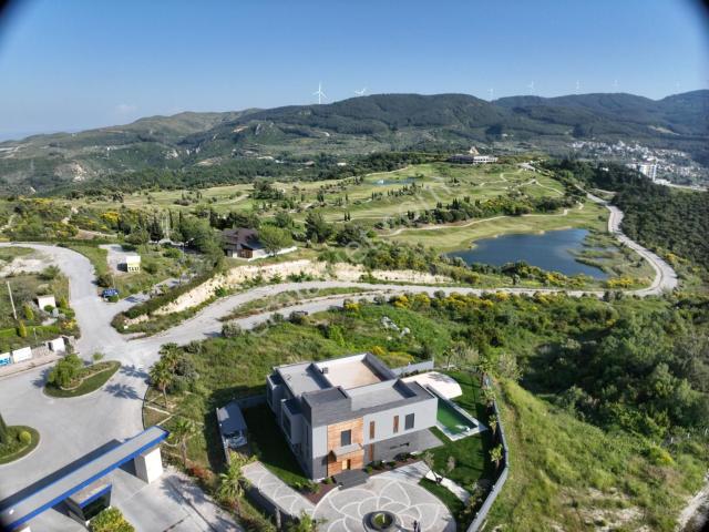 Kuşadası'n Da Golf Sahası Ve Deniz Manzaralı Müstakil Lüks Villa