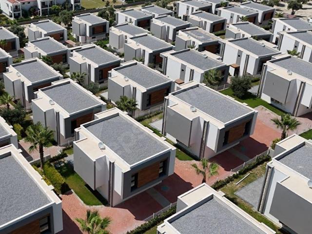 Kuşadası Nazilli pazarı AVM bölgesi havuzlu sitede satılık