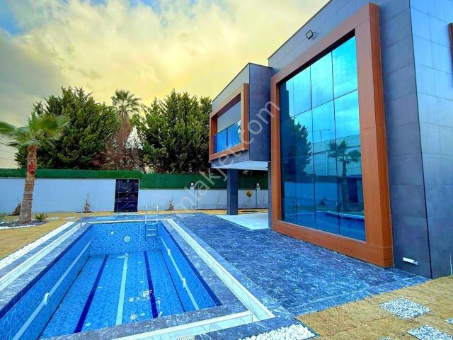 Kuşadasında 750 M2 Müstakil Arsa İçinde Özel Havuzlu Sıfır Villa