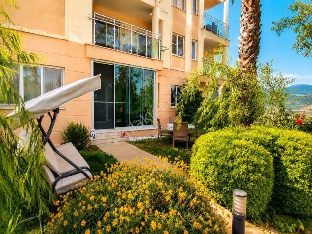 Kuşadası'nda 12 Havuzlu 1+1geniş Bahçe Katı