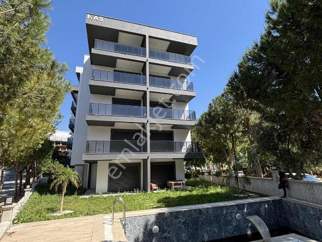 Kuşadasında 2+1 Satılık Havuzlu Sitede Sıfır Daire