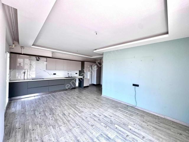 Kuşadasında 3+1 Doğalgazlı Geniş Kullanımlı Ferah Daire