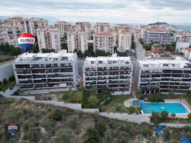 Kuşadası Nda 3+1 Eşyalı Doğalgazlı Havuzlu Sitede Kapalı Mutfaklı Kiralık Daire